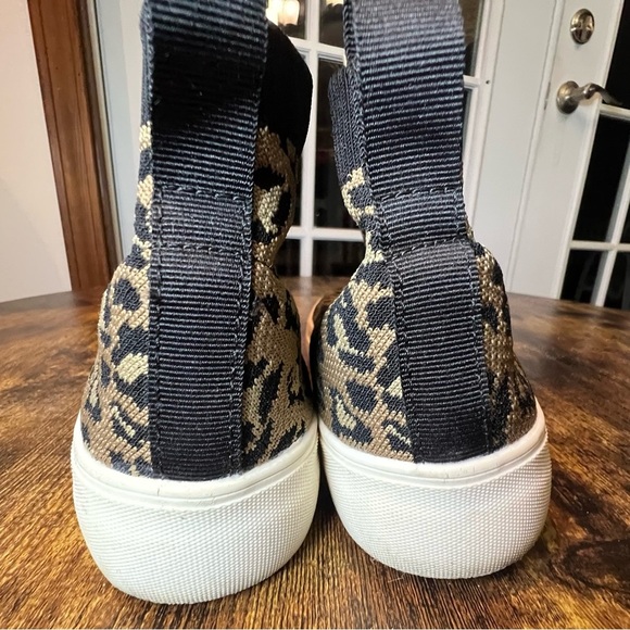 CUSHIONAIRE | ladies Ruby pull on fashion sneakers. Size: 7M - Picture 4 of 15